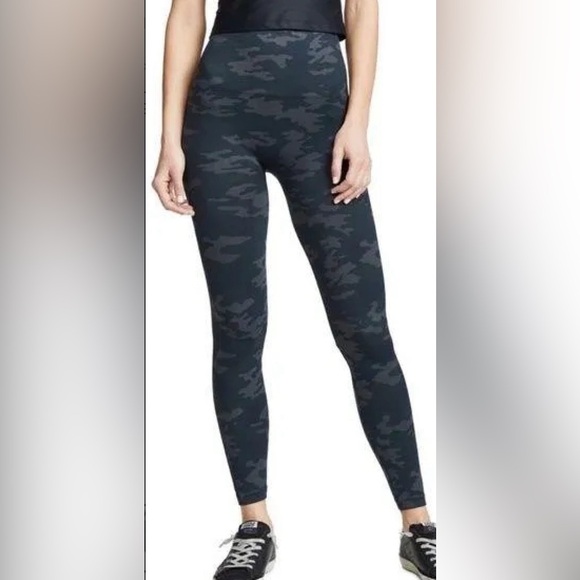 NEW SPANX - Look At Me Now Seamless Leggings - Picture 4 of 10